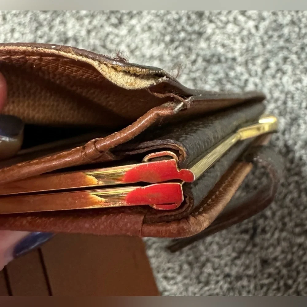 Louis Vuitton kiss lock monogram wallet